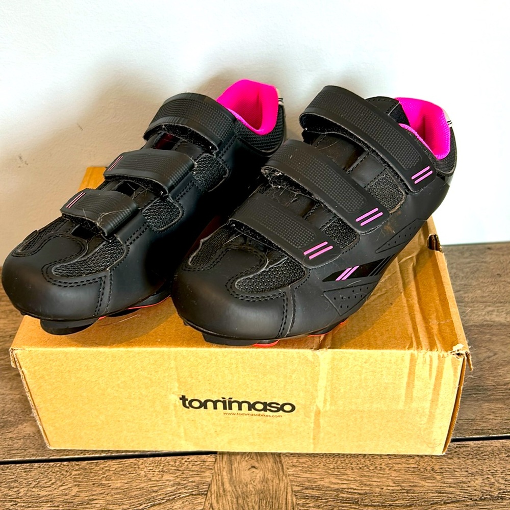 Tommaso Pista Women’s Clip-in Cycling Shoes Compatible with Peloton Size 7 / 37